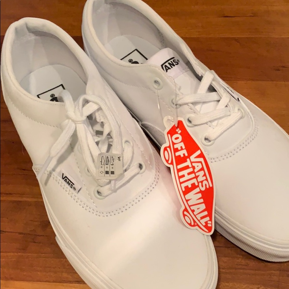 NWT Vans Authentic